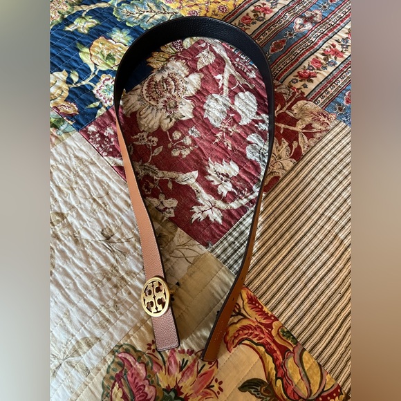 EUC Reversible Tory Burch Miller Belt Tan and Black Gold Logo - Picture 7 of 9